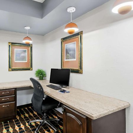 Surestay Plus Hotel By Best Western Lubbock Medical Center Exterior foto