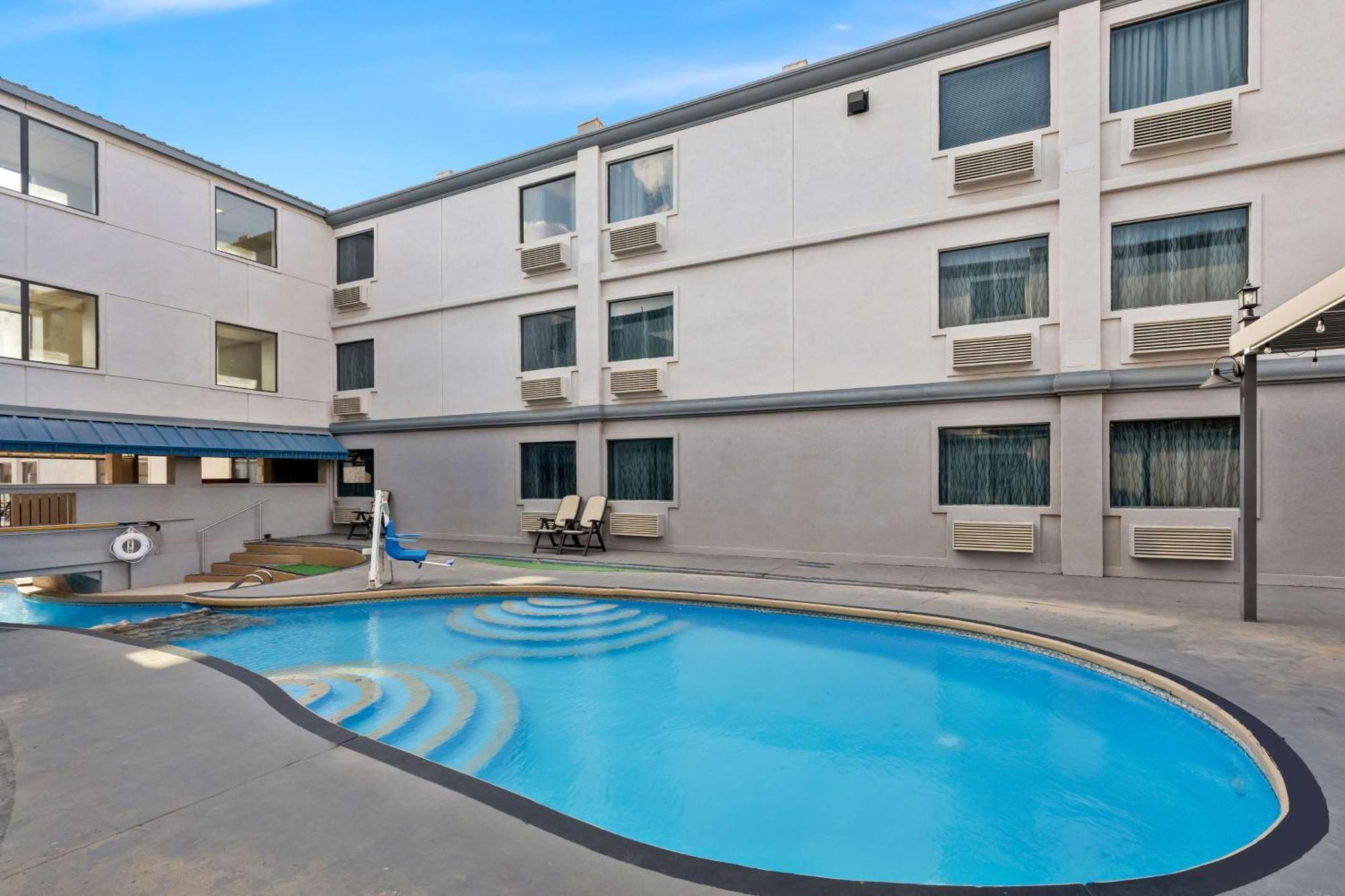 Surestay Plus Hotel By Best Western Lubbock Medical Center Exterior foto